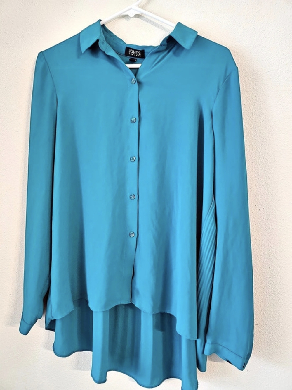Jones New York Pleated Back Blouse in Blue Size Medium Like New